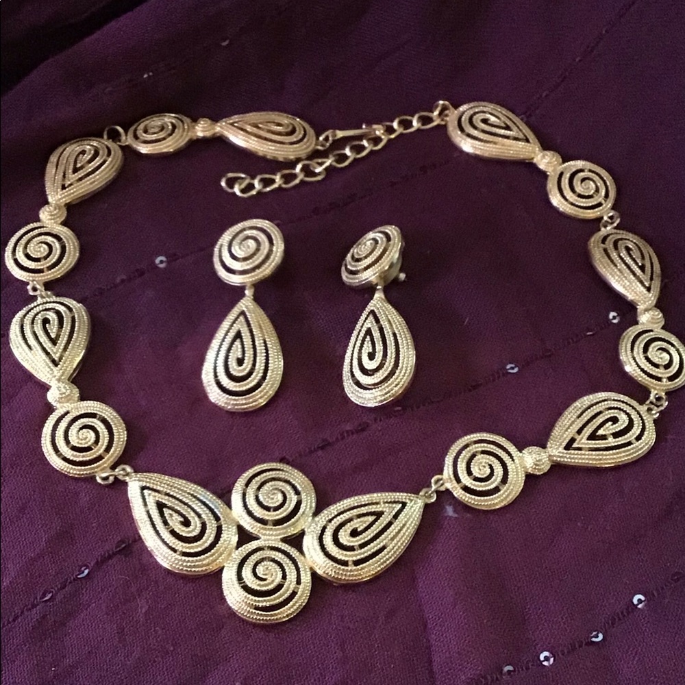 Necklace and earrings set - Picture 3 of 7